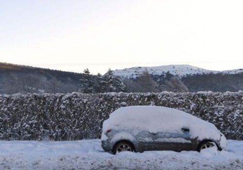 UK snow: Ice warning as commuter disruption expected