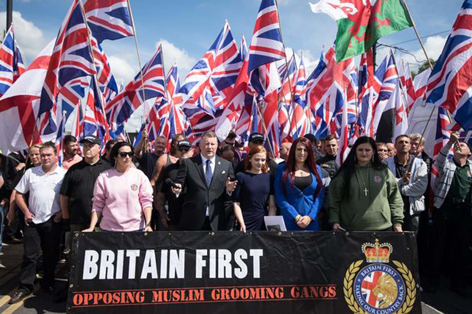 British march. Grooming gangs в Британии.