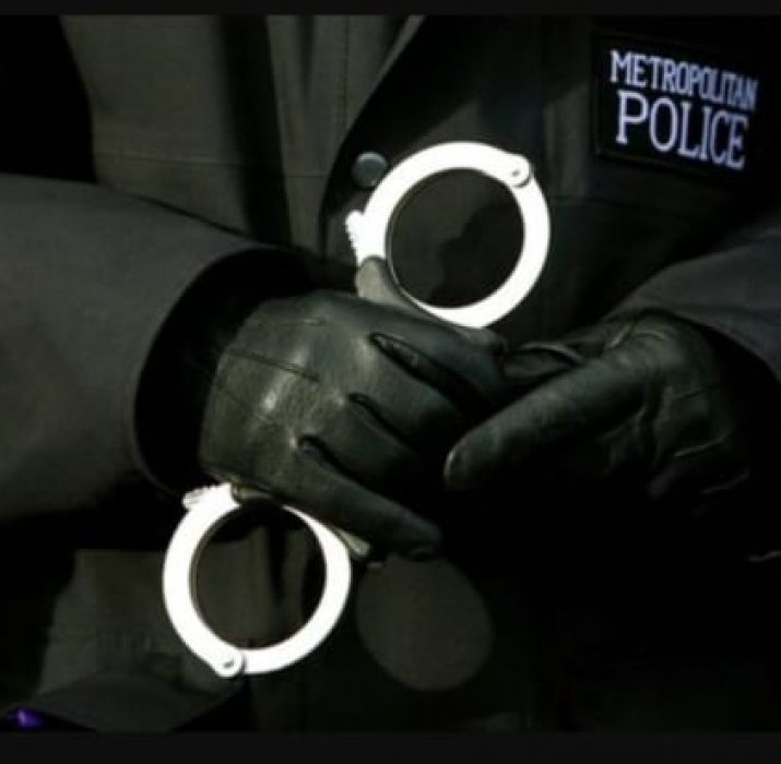 Batı Londra’da 16 yaşındaki genç, terör suçu şüphesiyle tutuklandı