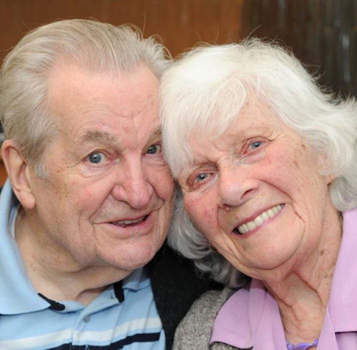 92 yaşındaki erkek, 85 yaşındaki kadına evlenme teklif etti