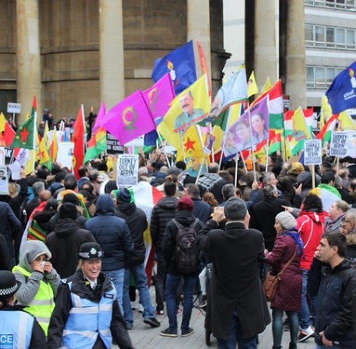 DGB Londra’da Zeytin Dalı’nı protesto etti