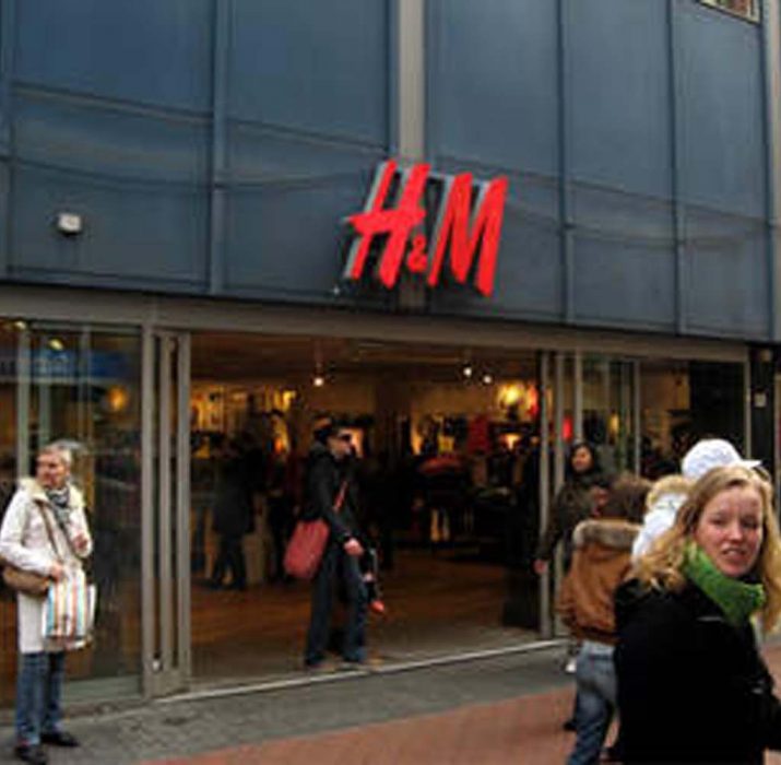 H&M’e ırkçılık suçlamasıyla tepki yağdı