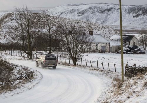 Travel warning as parts of UK set for heavy snow
