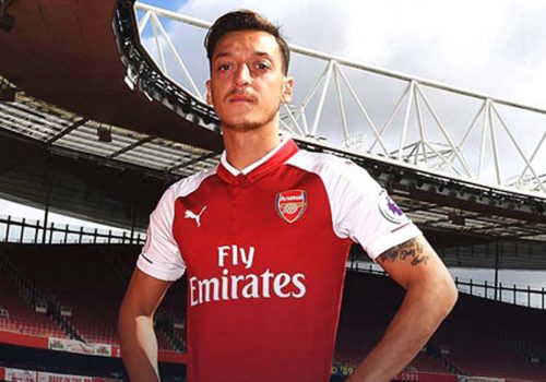 Arsenal, Mesut Özil’in sözleşmesini yeniledi