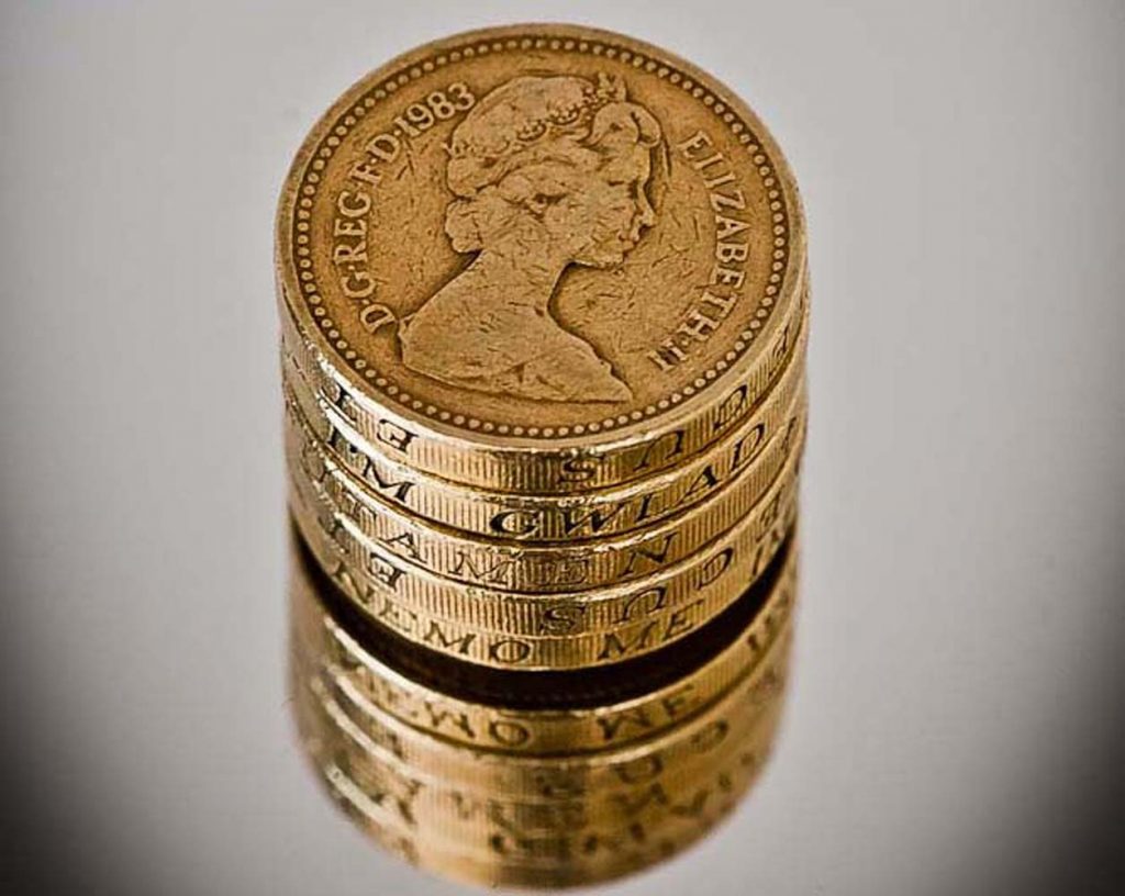 İngiliz sterlini dolara karşı değer kazanmaya devam ediyor