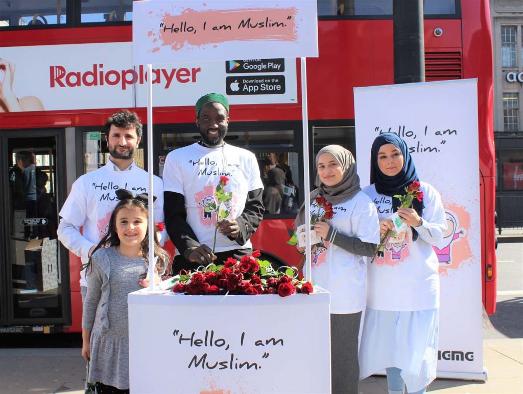 Muslim’s hand out roses against violence in London