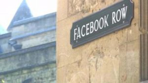 Oxford’da sosyal medya tabelaları