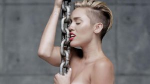 Miley Cyrus çıplaklık özrünü geri aldı