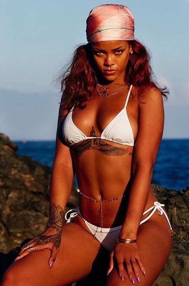 Jartiyerli Rihanna sosyal medyayı salladı