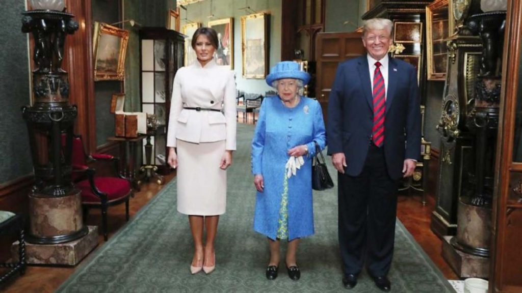 Trump’ı Kraliçe’yle yalnız bıraktılar