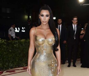 Kim Kardashian köpeğine estetik yaptırdı
