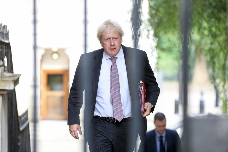 Boris Johnson 500 bin yasa dışı göçmene af planını destekliyor