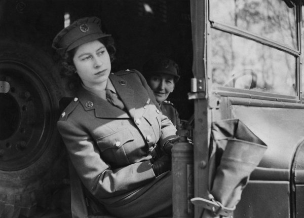 Kraliçe Elizabeth II. Dünya Savaşı’nda kamyon şoförüydü