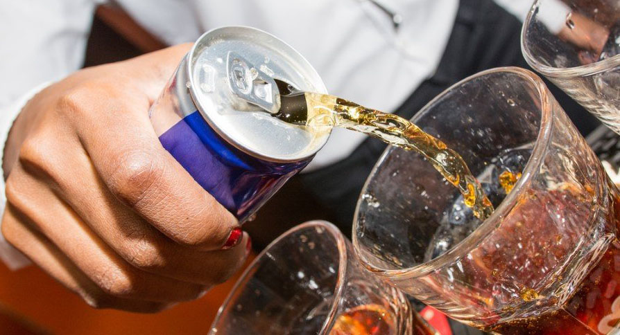 İngiltere’de, 16 yaşın altına enerji içeceği satılmayacak