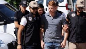 YPG’ye katılıp Türkiye’de tatilde tutuklanan İngilize 7,5 yıl hapis