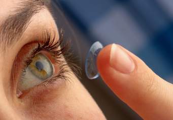 Kontakt lens kullananlara ‘körlüğe yol açan enfeksiyon’ uyarısı