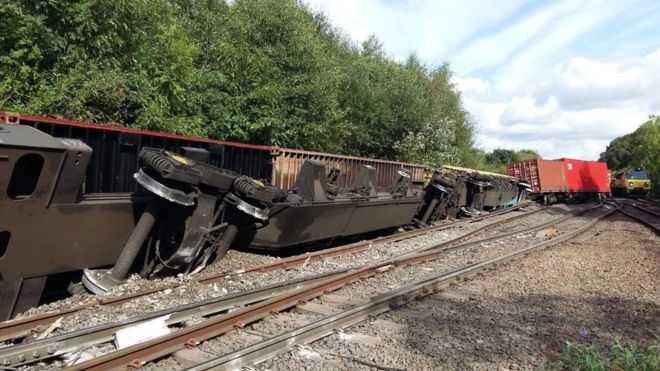 Coleshill yakınındaki tren kazası nedeniyle hatlarda aksamalar yaşandı