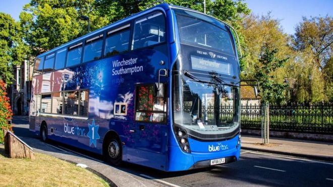 İngiltere’nin ilk ‘hava temizleyen’ belediye otobüsü hizmete girdi