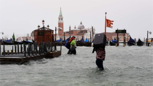 Venedik’te son 10 yılın en büyük seli: Kentin dörtte üçü su altında