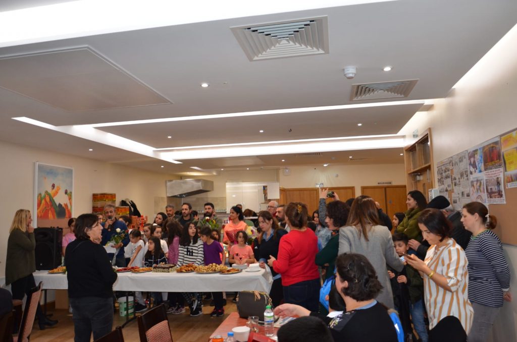 İngiltere Alevi Kültür Merkezi ve Cemevi’nde öğretmenler günü kutlaması