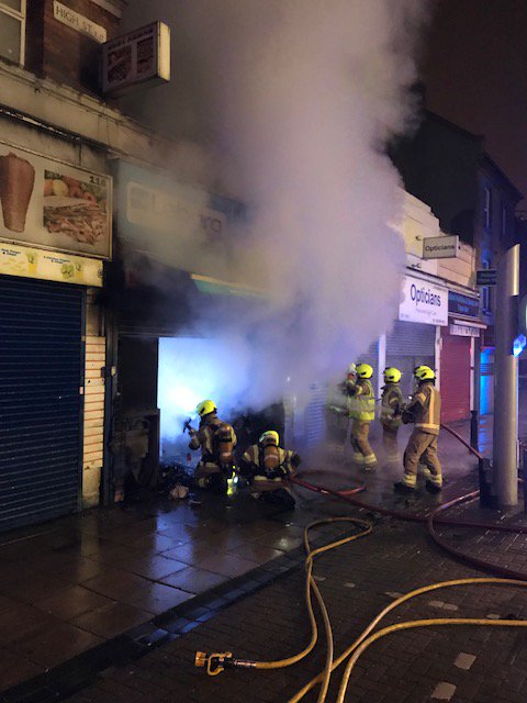 Fire destroys shop in Walthamstow