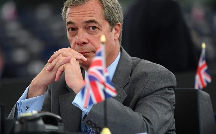 UKIP’in eski lideri Nigel Farage partisinden istifa etti