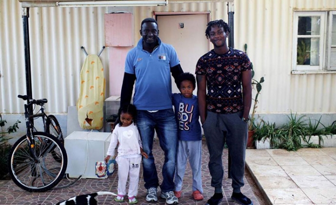 Güney Kıbrıs İngiliz üssüne bırakılan mülteciler, May’in onayıyla İngiltere’ye kabul edilecek