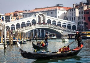 Venedik, günübirlik ziyaretçilerden 8 günde 700 bin euro kazandı