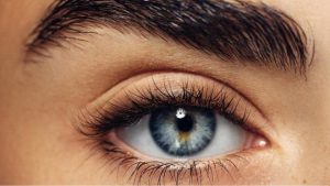 Göz kontağı insanı neden etkiler?