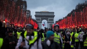 Fransız hükümetinden sarı yeleklilere suçlama