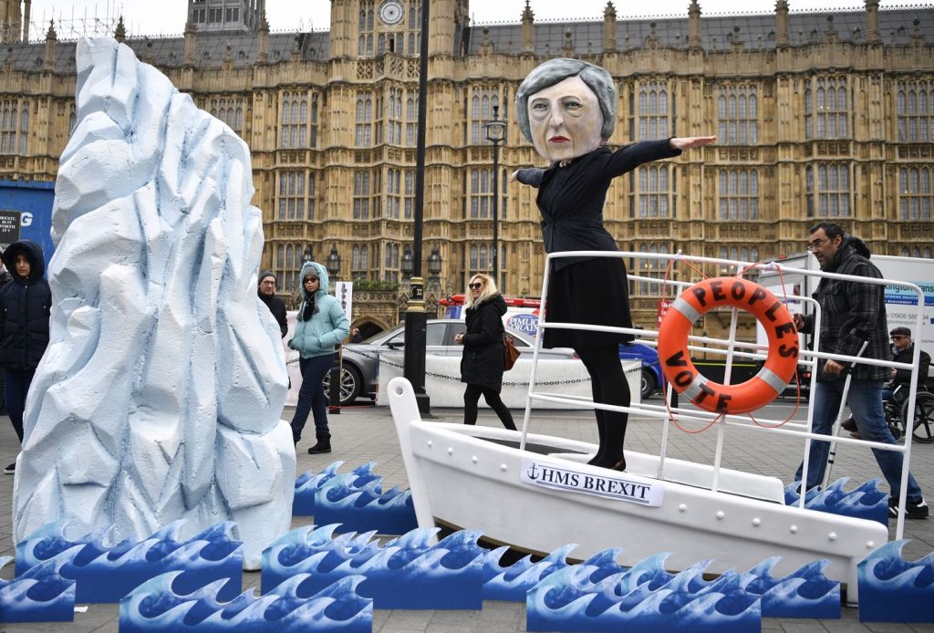 İngilizlerden ‘Titanik’ temalı Brexit protestosu