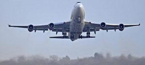 İngiltere’den Antalya’ya giden yolcu uçağında panik: Pilot bayılınca acil iniş yaptılar
