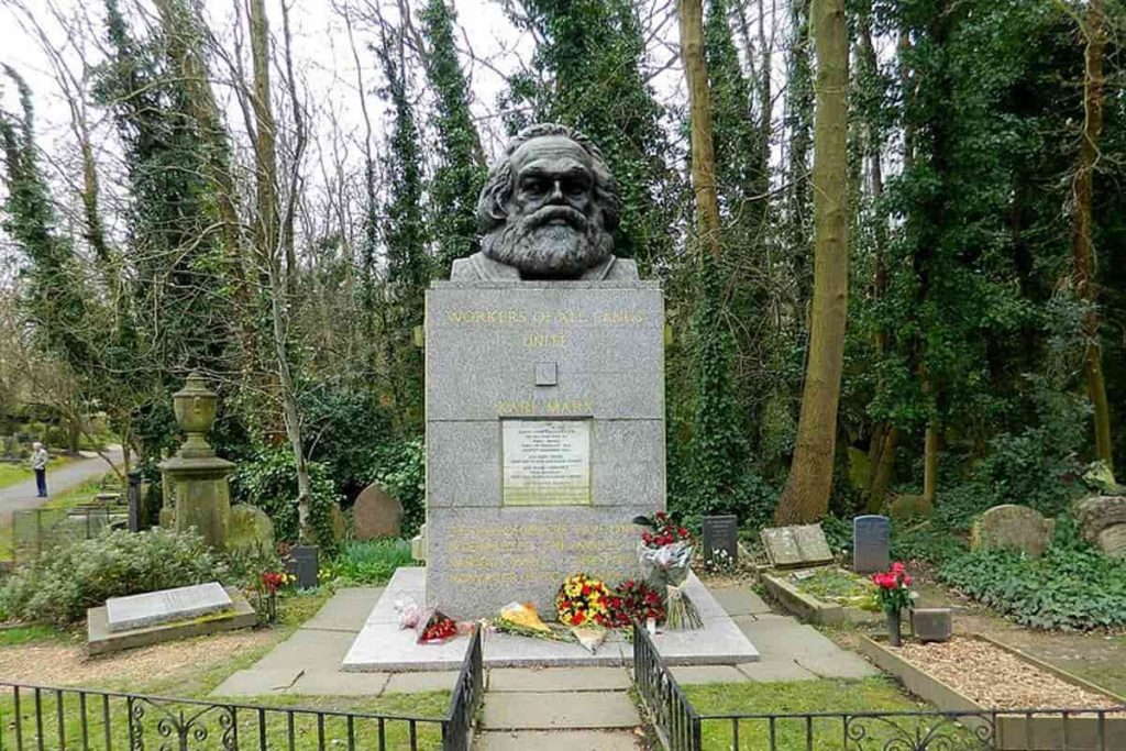 Karl Marx’ın mezarına çekiçli saldırı