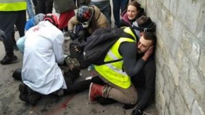 Paris sokakları karıştı! 1 kişinin eli koptu