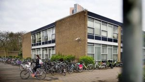 Hollanda’da okul bahçelerinde sigara içmek yasaklanıyor