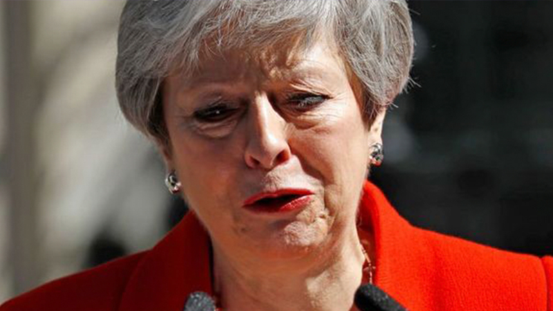 Başbakan May’in zorlu haftası: İstifa edeceğini açıkladı, liderliğini yaptığı iktidar partisi AP seçimlerinde Britanya’da 5. oldu