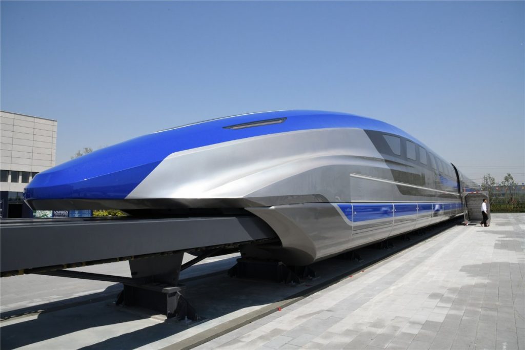 Çin, saatte 600 kilometre hızla gidecek trenin prototipini tanıttı