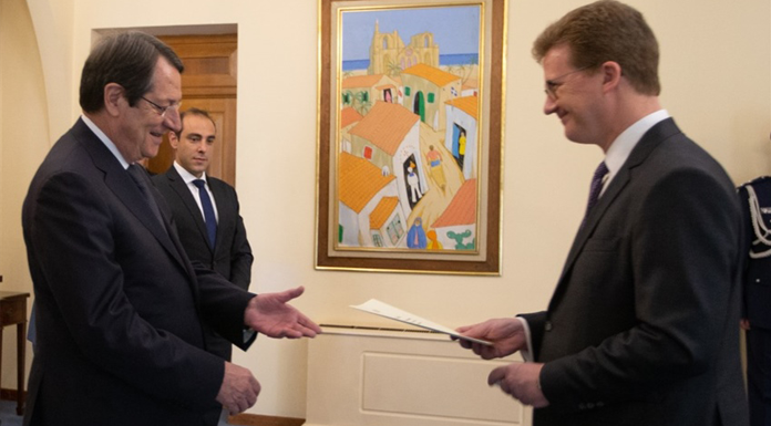 Anastasiadis, İngiltere Başbakanı’na mektup gönderiyor