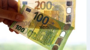 Yeni 100 ve 200 euro’luk banknotlar tedavüle girdi
