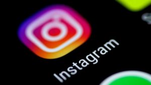 Instagram’da düzenlediği anket sonrası intihar etti