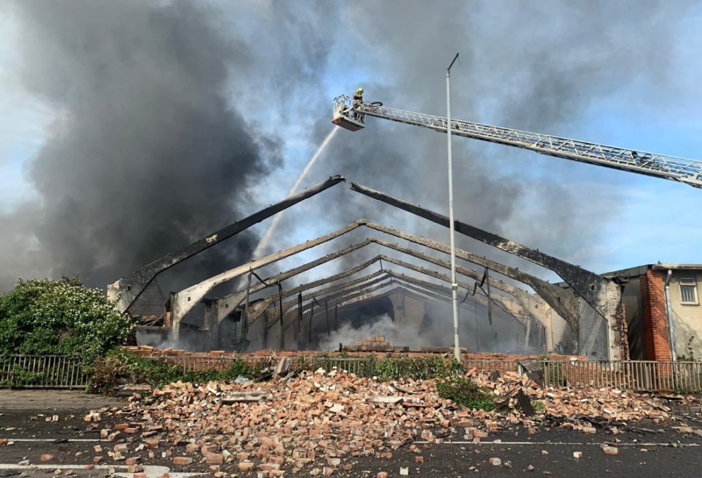 Fire rips through Tottenham warehouse