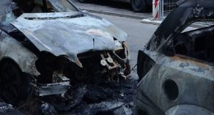 Selanik’te Türk diplomatların araçları kundaklandı