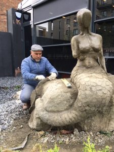Turkish sculptor to make a stand against London murders