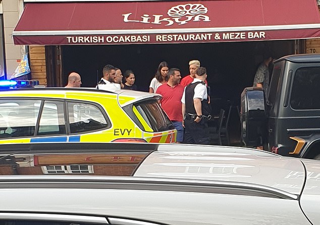 Mesut Özil’e Londra’da bıçaklı saldırı