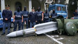 İtalya’daki Neo-Nazi operasyonunda bir evden füze çıktı