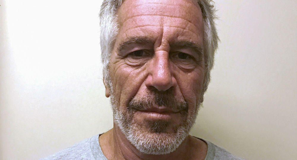 Otopsiye göre Epstein’ın boynunda birden çok yerde kırık var