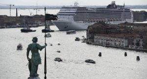 Dev yolcu gemilerinin Venedik’e girişi yasaklanıyor
