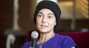 Müslüman olduktan sonra ırkçı paylaşım yapan İrlandalı şarkıcı özür diledi