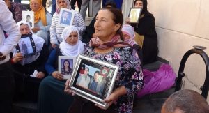 HDP Diyarbakır İl Başkanlığı önünde oturma eylemi yapan aile sayısı 40’a yükseldi