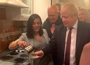 Pop singer Eylem served Turkish coffee to Prime Minister Boris Johnson